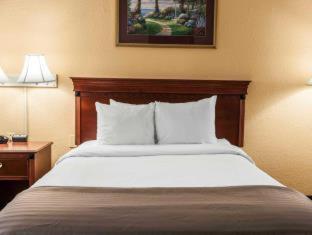 Travelodge By Wyndham Speedway Indianápolis
