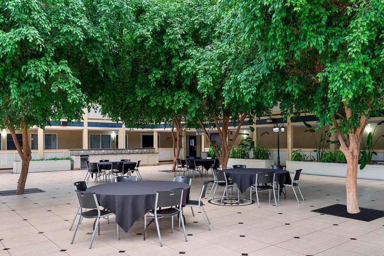 Travelodge By Wyndham Speedway Hotel Indianápolis