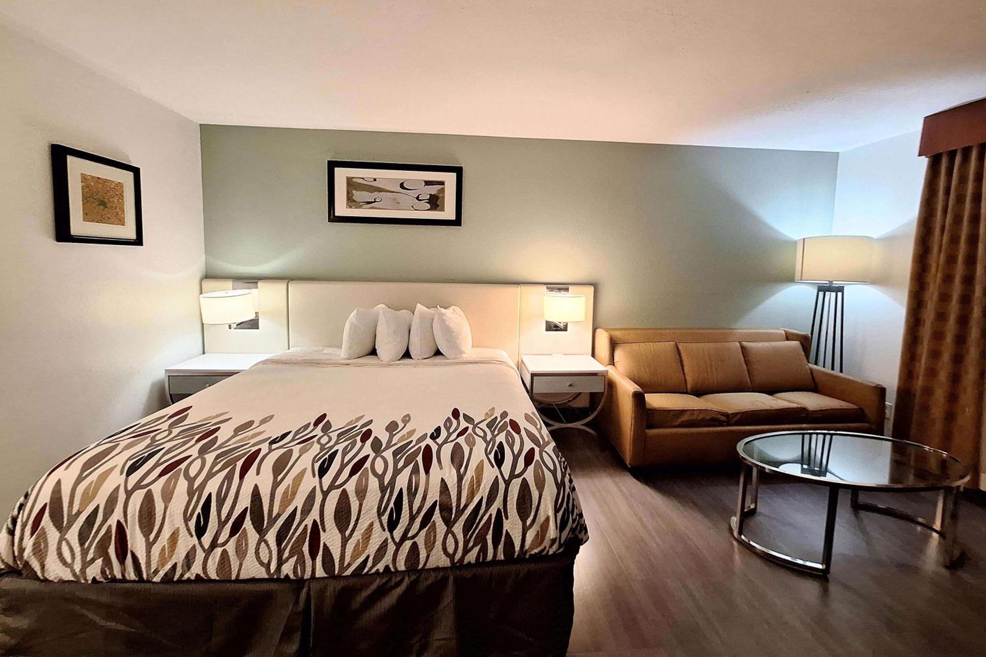 Travelodge By Wyndham Speedway 3*